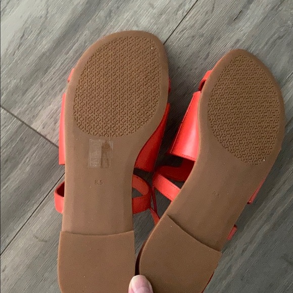 SOLD ON VESTIAIRE. Tory Burch sandals NEVER WORN - Picture 2 of 3